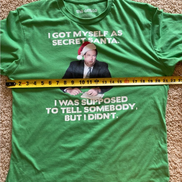 The Office! Poor Kevin 🤪 Holiday Tshirt, size large - Picture 7 of 8